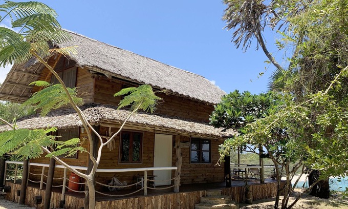 Kutani Cabin | The nest - on the overhang
