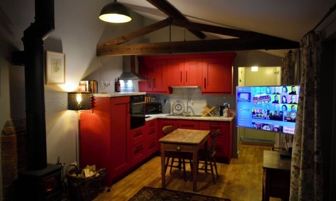 Woodhall Spa House | The Nook, a luxurious barn, only 10 minutes walk into the village, pet friendly!
