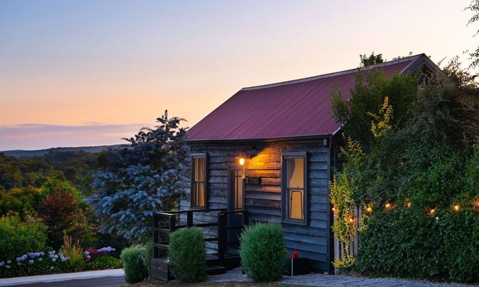 Daylesford House | The Nook - Romantic Couples Getaway in the heart of Daylesford!