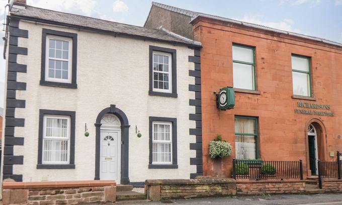 Penrith House | THE OAKS COTTAGE, pet friendly, character holiday cottage in Penrith