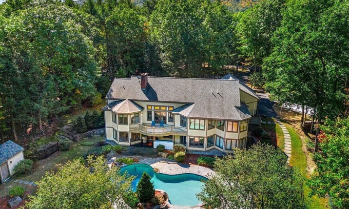 Gilford House | `The Oasis` Pool/Hot tub/Game-Room/Ski/Sleeps 18