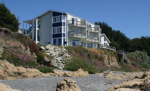 Shelter Cove Hotel | The Oceanfront Inn