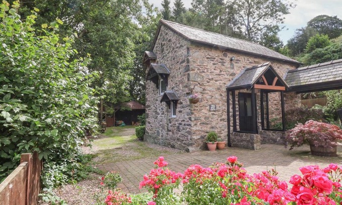 Llanferres House | The Old Barn
