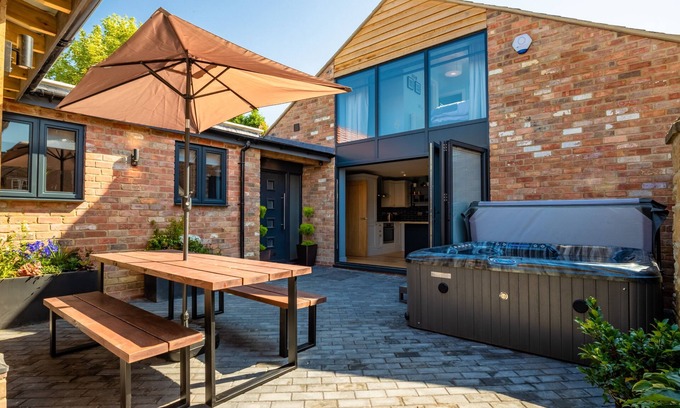 Moreton-in-Marsh Cottage | The Old Candle Shop - sleeps 4 guests in 2 bedrooms