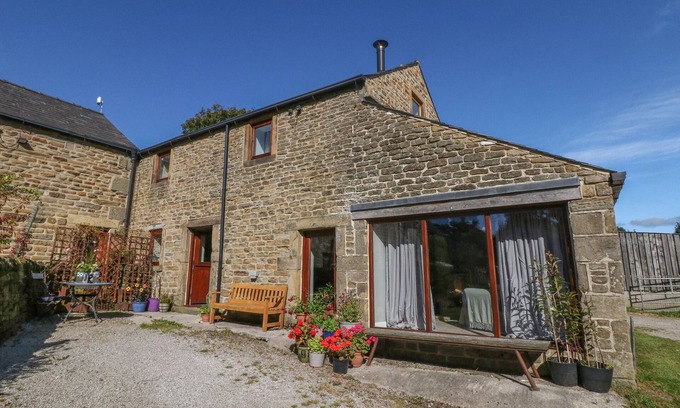 Peak District National Park Cottage | THE OLD CART HOUSE, family friendly, with open fire in Edale
