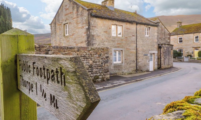 Burnsall Cottage | THE OLD COBBLERS, pet friendly, with open fire in Grassington