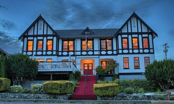 Historic Powell River Townsite Hotel | The Old Courthouse Inn
