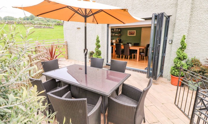 Bakewell House | THE OLD COWSHEDS, pet friendly, character holiday cottage in Winster