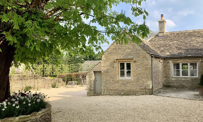 Burford House | THE OLD DAIRY, romantic, character holiday cottage in Burford