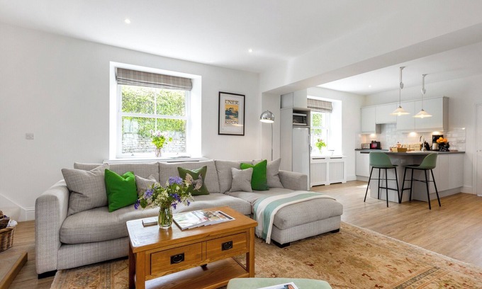 Grantley Cottage | The Old Estate Office - UK46358