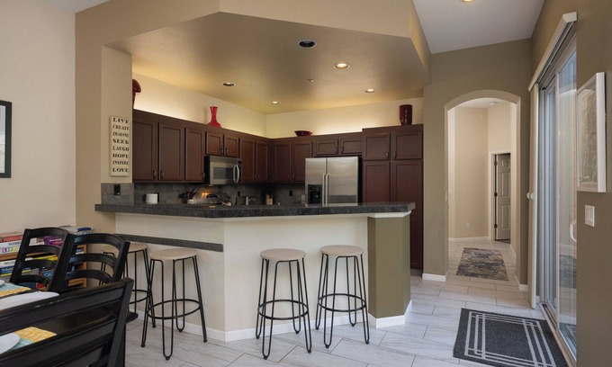 Southern Crossing House | The Old Mill Retreat – Modern Home for 6, Walk to Shopping, Dining & More!