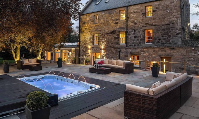 Dalkeith House | The Old Millhouse - Luxury Retreat: Sauna and Hot Tub