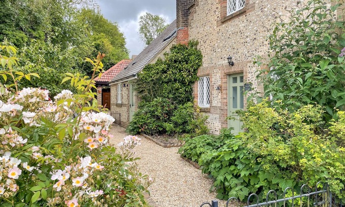 Dorchester Cottage | The Old School House