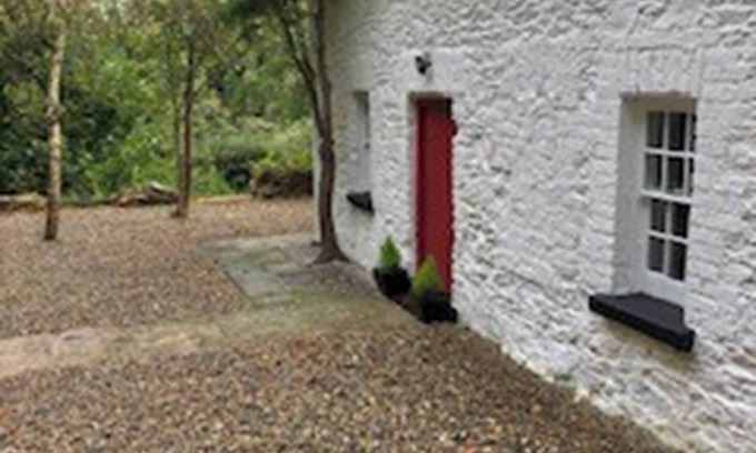 Killurin Cottage | The Old School House Killurin County Wexford - sleeps 4 guests in 2 bedrooms