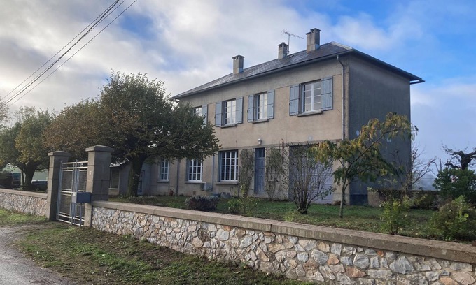 Montredon-Labessonnie Villa | "The old school" in authentic southern French village with high ceilings inside and out