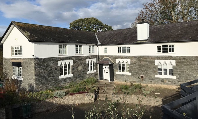 Denbigh Cottage | THE OLD SCHOOL, pet friendly, character holiday cottage in Llansannan