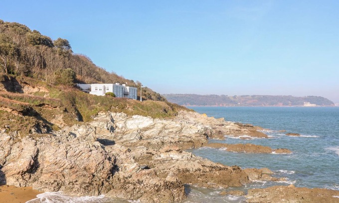 Torpoint Cottage | THE OLD SIGNAL HOUSE, pet friendly in Kingsand And Cawsand