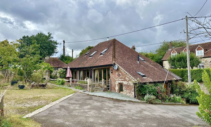 Sutton Cottage | The Old Tractor Shed by inspirestays.com - a cottage that sleeps 4 guests in 2 bedrooms