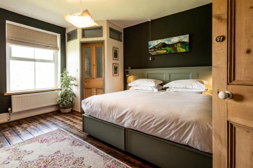 Moylegrove Bed & Breakfast | The Old Vicarage