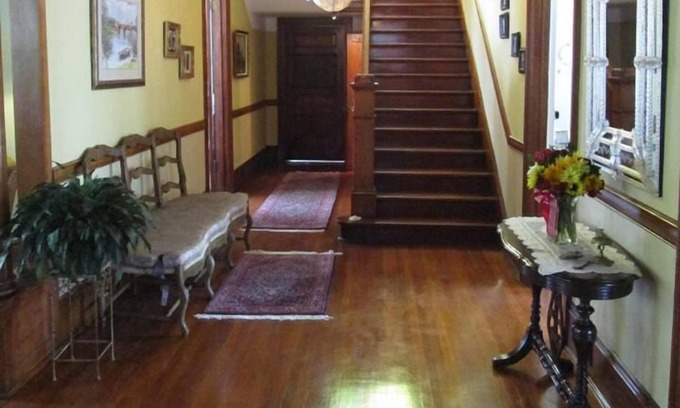Alderson Bed & Breakfast | The Old Victorian Inn