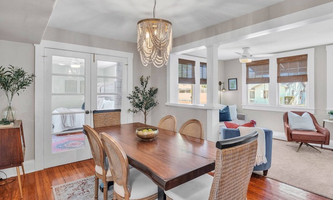 Lakeland House | The Olive Branch – 5★ Historic Bungalow Walkable + Stylish + Family-Friendly