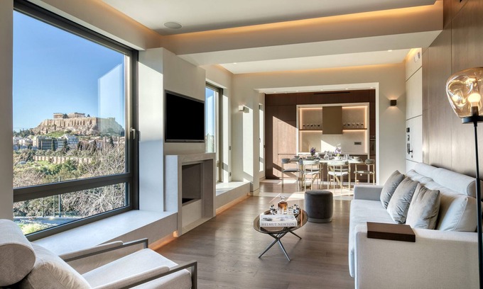 Mets Apartment | The One Acropolis | Deluxe Suite
