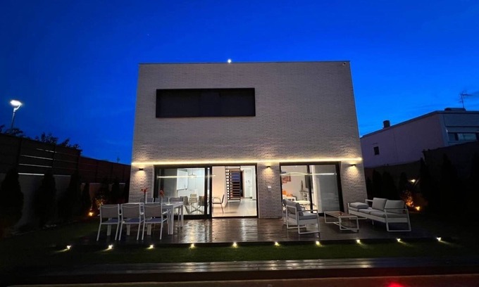 Montgat House | THE ORANGE HOUSE BARCELONA