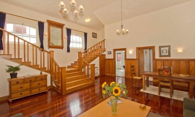 Petone House | The Orange Lodge - Petone - Wellington - Broadband