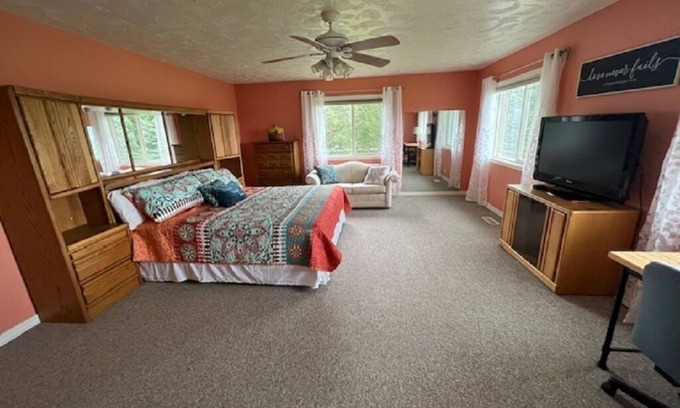 Rexburg Bed & Breakfast | The Orange Room at the Salem House Deluxe private Bedroom in shared living space