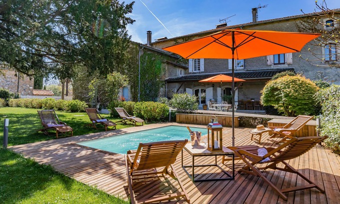 Cassagne House | The Ostal Cassinia cottage