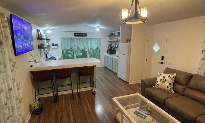 Mount Ida Cottage | The Ouachita Nook-home near lake, crystal digging, in the heart of Mount Ida!