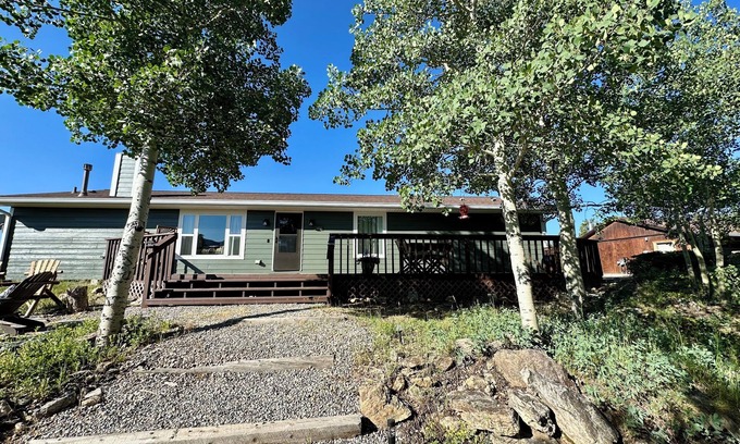 Black Hawk House | The Outlook-Golden Gate Canyon, Black Hawkn3BR/2BA mountain home sleeps 6 guests