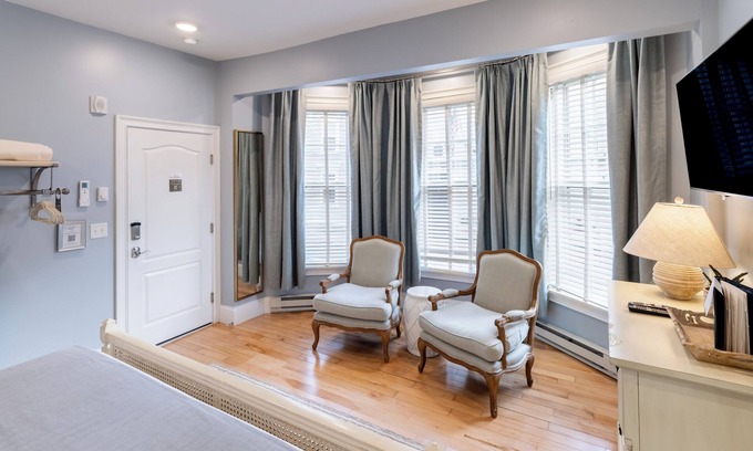 Newport Bed & Breakfast | The Outlook Inn