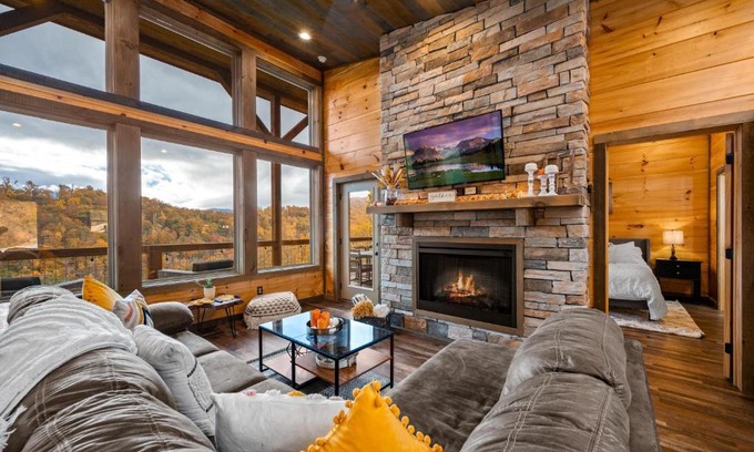 Chalet Village Ski Chalet | The Overlook - '21 Cabin - Gorgeous Unobstructed Views - Fire Pit Table - GameRm - HotTub - Xbox - Lots of Bears