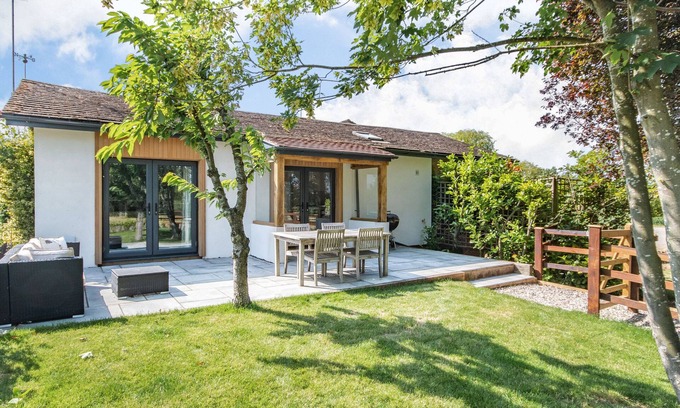Shipston on Stour Cottage | THE PADDOCK, pet friendly, with a garden in Shipston-On-Stour