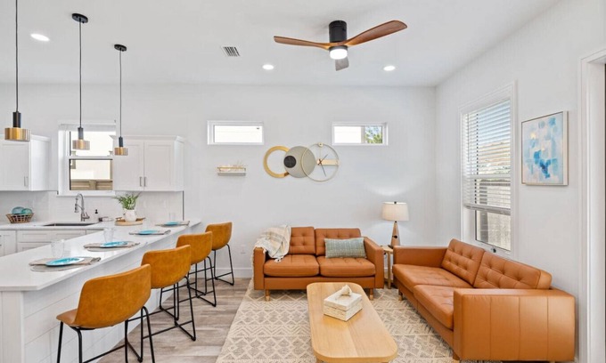 El Centro Beach House | The Palms at Vincente