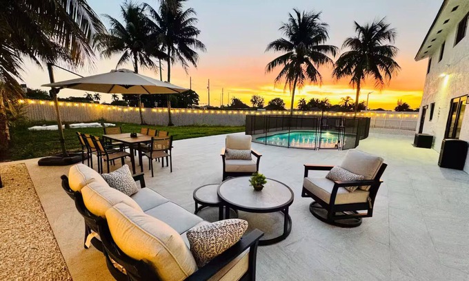 Richmond West House | The Palms - Lux Home in Miami w Pool & Huge Patio