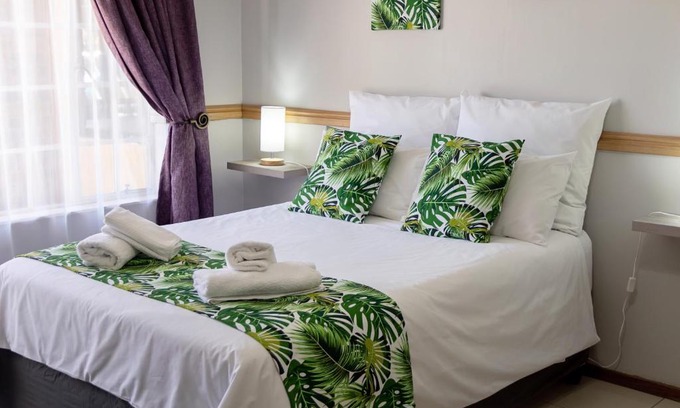 Fichardt Park House | The Palms Overnight Accommodation