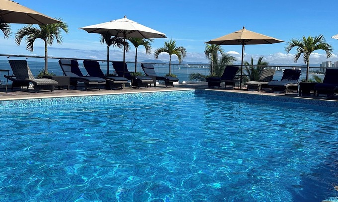 Colonia 5 de Diciembre Hotel | The Paramar Beachfront Boutique Hotel With Breakfast Included - Downtown Malecon