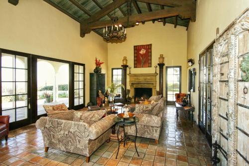 North Arroyo House | The Patrician Hollywood Universal