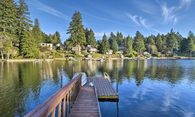 East Olympia House | 'The Peacock House' - Waterfront Home w/Hot Tub!