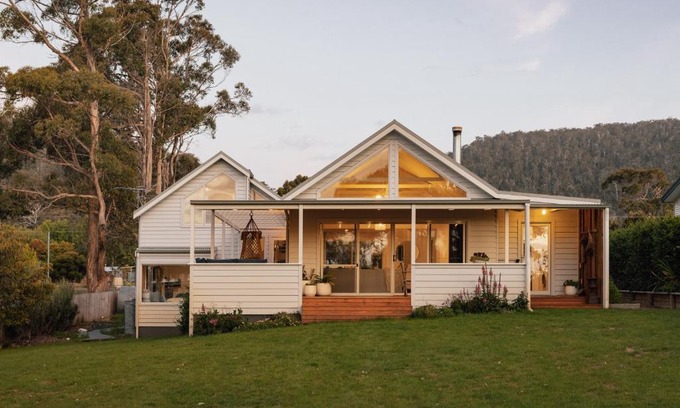 White Beach House | The Pearl Tasmania