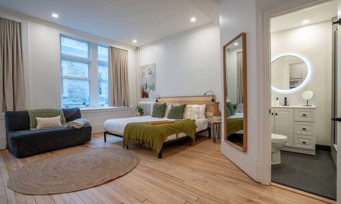 Lower Town Apartment | The Pearls #22| OldQuebec | King Bed | 4Guests