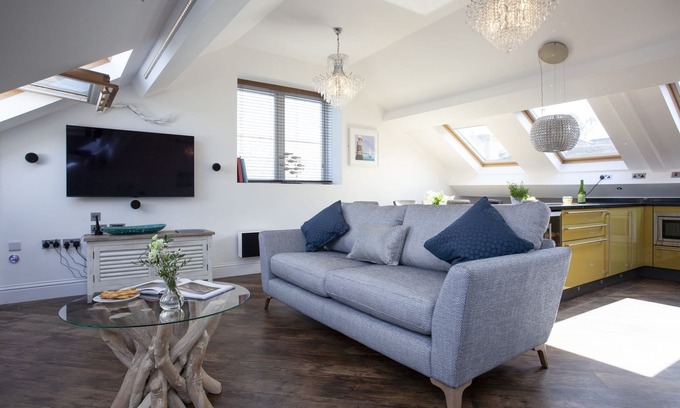Torcross Apartment | The Penthouse, 15 At The Beach -An apartment that sleeps 6 guests in 3 bedrooms