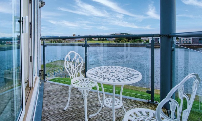 Llanelli Apartment | The Penthouse - 3 Bedroom Apartment - Llanelli
