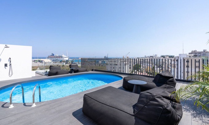 Larnaca Apartment | The Penthouse: 3BR Seaview-Private Pool in Larnaca