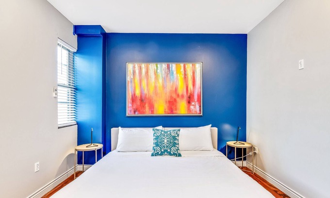 Chinatown Apartment | The Penthouse in the heart of the City with patio/rooftop