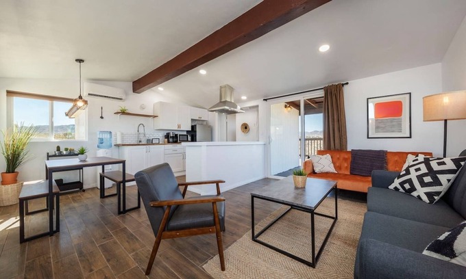 Yucca Valley House | The Perch - Cozy Joshua Tree Retreat + Hot Tub