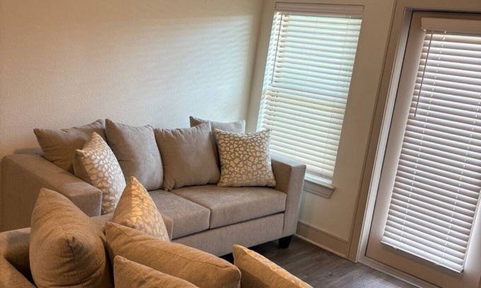 George Bush Park/Eldridge Apartment | The Perfect Escape apartment with AC, WiFi in delightful Richmond