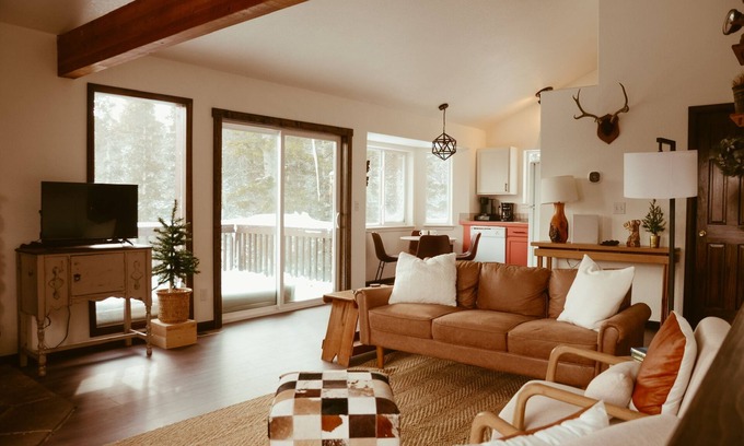 Valley of the Sun House | The Perfect Getaway Cabin- Mt. Views- Wood Stove